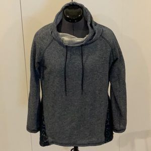 Pullover sweatshirt sweater